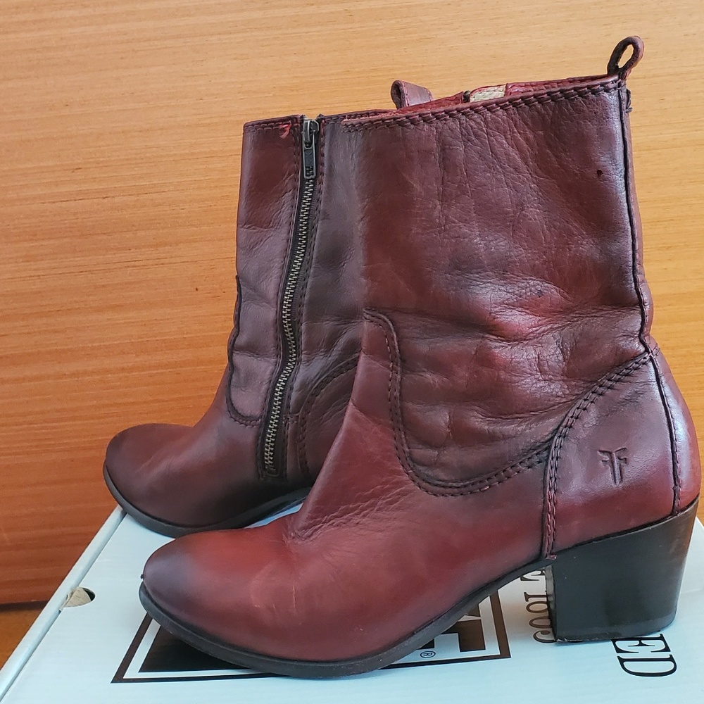 Frye boots Courtney zippered